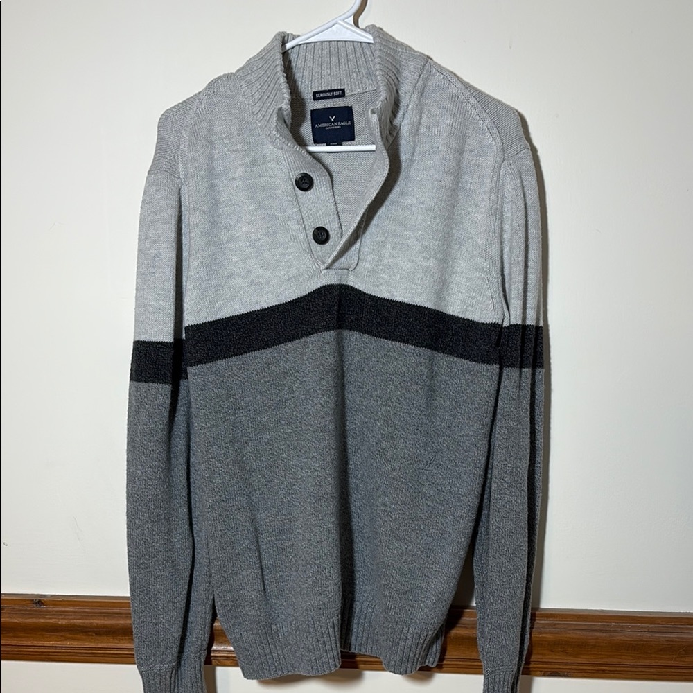 American Eagle Outfitters Gray and Black Turtleneck Sweater